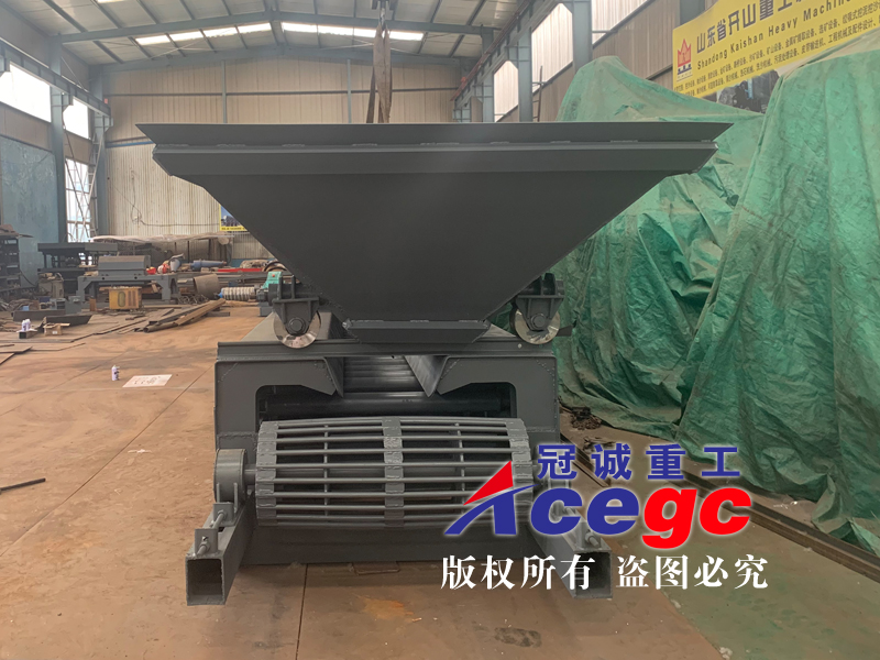 液壓側(cè)翻式卸車(chē)機(jī)